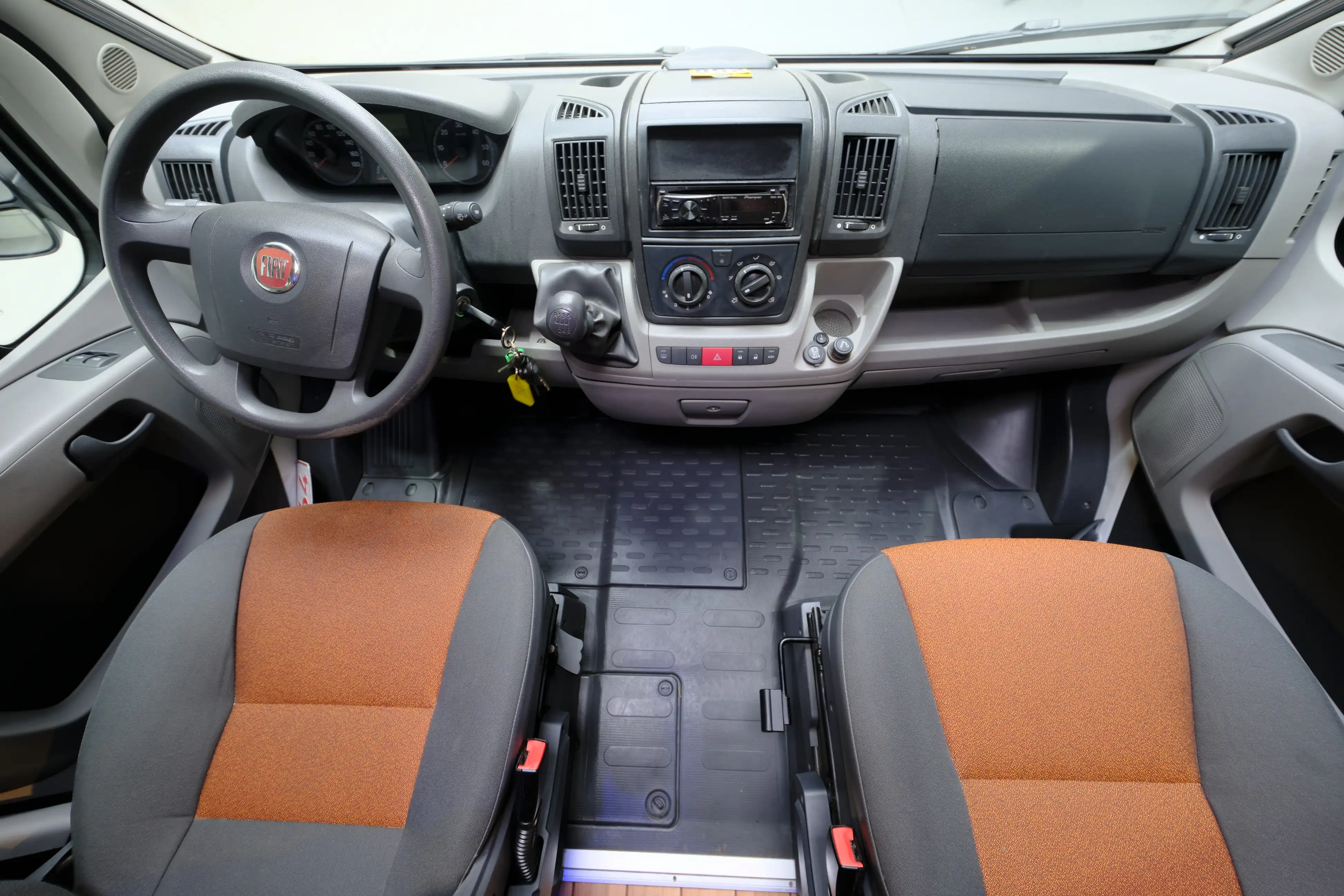 KNAUS SKY WAVE 650 MF - Ansicht 6